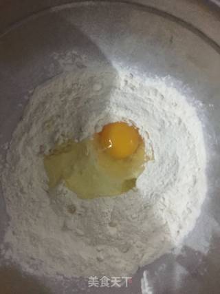 葱香鸡蛋花卷的做法步骤：1