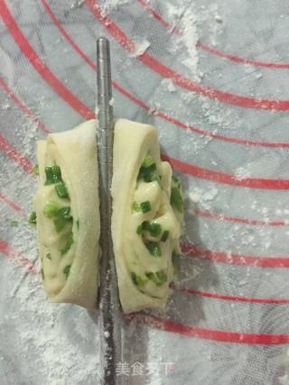 葱香鸡蛋花卷的做法步骤：6