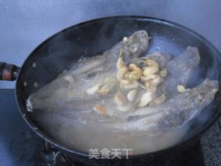 【东北】蒜烧辫子鱼的做法步骤：11