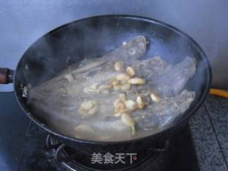 【东北】蒜烧辫子鱼的做法步骤：12