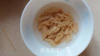 【临汾】银杏干贝腐竹粥的做法步骤：2