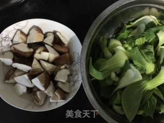 【东北】菜心炒香菇的做法步骤：1