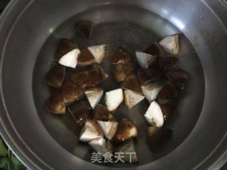 【东北】菜心炒香菇的做法步骤：2