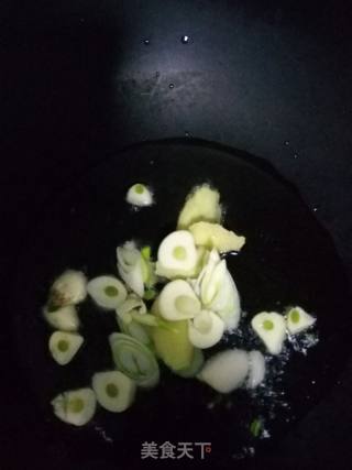 酱烧鲅鱼段的做法步骤：2