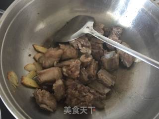 【东北】鹌鹑蛋烧排骨的做法步骤：5