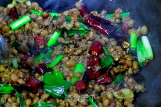 【贵阳】香菜炒臭豆豉的做法步骤：7