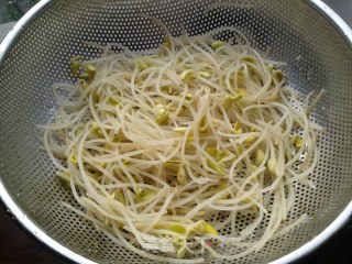 【四川】凉拌豆芽的做法步骤：4