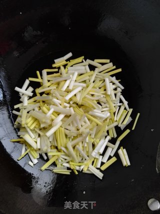 【东北】蒜黄青椒炒鸡蛋的做法步骤：4