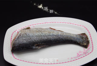香酥炸鱼的做法步骤：1