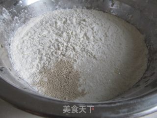 【四川】腊肉芽菜包子的做法步骤：1