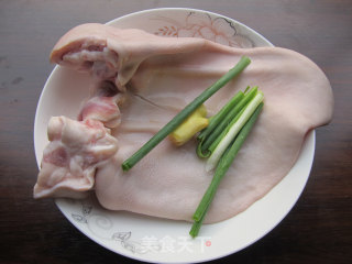 【四川】红油耳片的做法步骤：1