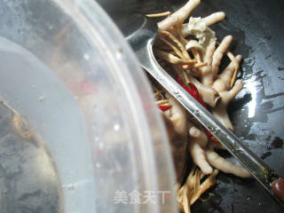 【宁波】黄花菜面筋烧鸡爪的做法步骤：5