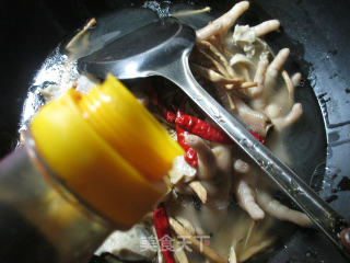 【宁波】黄花菜面筋烧鸡爪的做法步骤：7