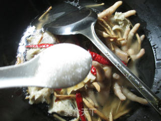 【宁波】黄花菜面筋烧鸡爪的做法步骤：8