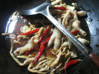 【宁波】黄花菜面筋烧鸡爪的做法步骤：10