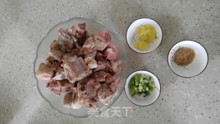 糖醋排骨的做法步骤：1