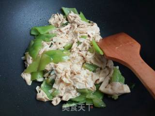 【辽宁】尖椒干豆腐的做法步骤：4