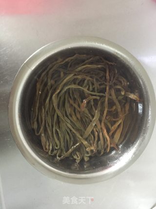 【湖北】焖干豇豆的做法步骤：1