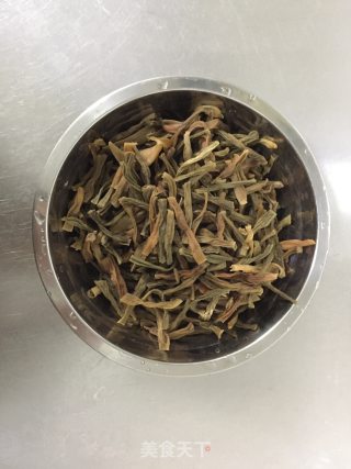 【湖北】焖干豇豆的做法步骤：2
