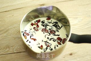 英式玫瑰奶茶的做法步骤：8
