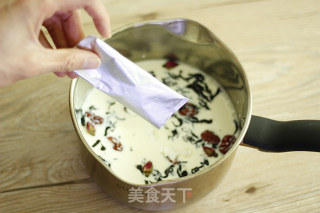 英式玫瑰奶茶的做法步骤：9