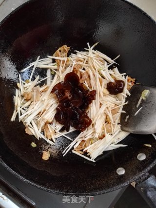 五花肉炒芋头的做法步骤：8