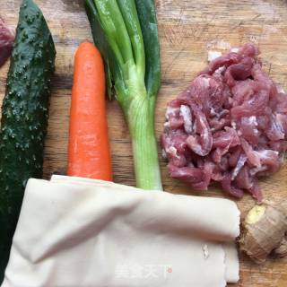 凉菜酱肉丝的做法步骤：1