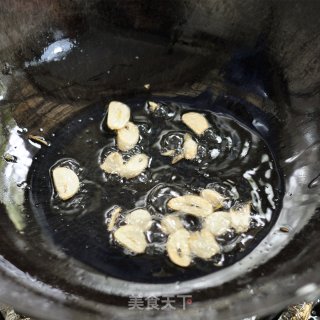 青椒炒猪耳的做法步骤：2