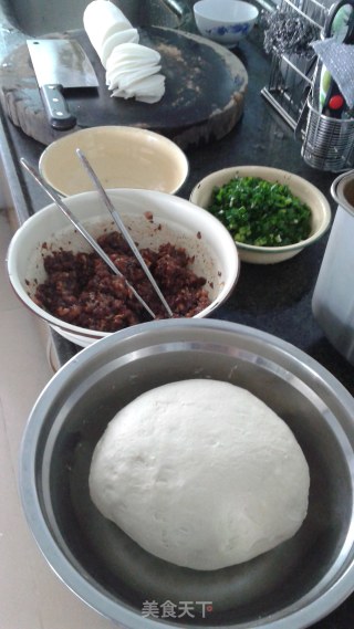 萝卜肉包的做法步骤：1