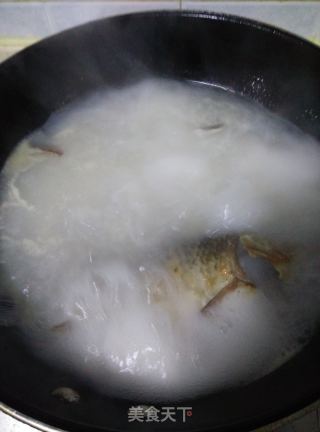 【四川】白萝卜丝鲫鱼汤的做法步骤：4