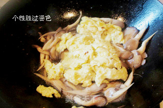 平菇鸡蛋的做法步骤：5