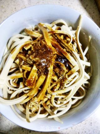 【四川】凉拌千层豆皮丝的做法步骤：3