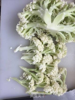 家常炒菜花的做法步骤：1
