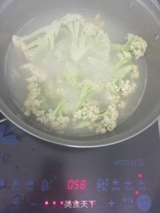 家常炒菜花的做法步骤：2