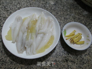 【宁波】清蒸鱿鱼蛋的做法步骤：1
