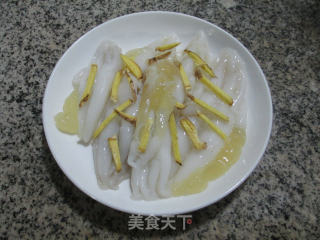 【宁波】清蒸鱿鱼蛋的做法步骤：2
