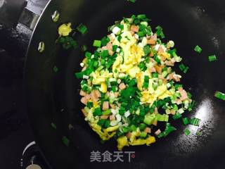 香炒米饭的做法步骤：3