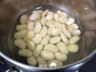 香菇芋头烩芸豆的做法步骤：1