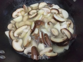 香菇芋头烩芸豆的做法步骤：7