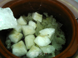 【四川】枇杷雪梨银耳羹的做法步骤：4