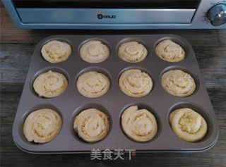 用椰蓉面包卷唤醒每一个慵懒的清晨的做法步骤：12