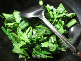 【宁波】鸡蛋干炒油菜蕻的做法步骤：4