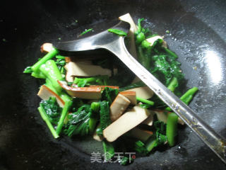【宁波】鸡蛋干炒油菜蕻的做法步骤：10