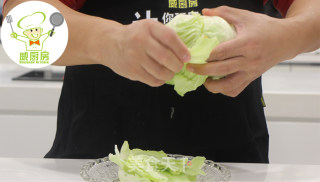 干锅腊肉手撕包菜，冬季下馆子必点│威厨艺的做法步骤：1