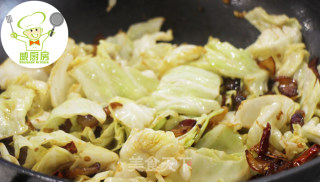 干锅腊肉手撕包菜，冬季下馆子必点│威厨艺的做法步骤：8