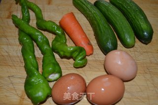 【安徽】黄瓜炒鸡蛋的做法步骤：1