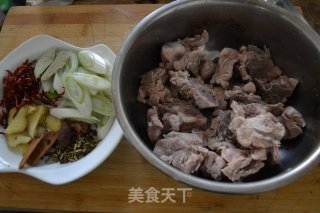 【安徽】红烧排骨的做法步骤：1