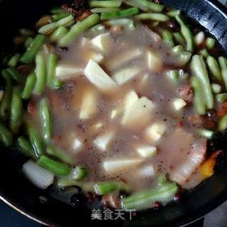 【坝上】铁锅焖面(红烧肉版)的做法步骤：11