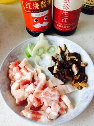 简易版卤肉饭的做法步骤：1