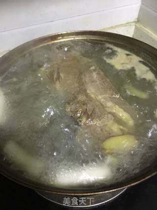笋子烧牛肉的做法步骤：2